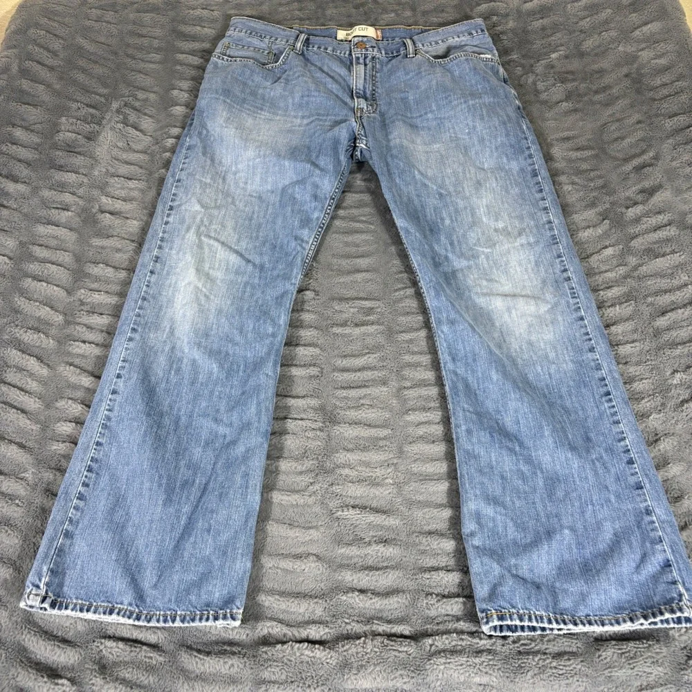 Levis 527 Mens Light Wash Blue Denim Boot Cut Jeans 38x32 (Measures 38x30)